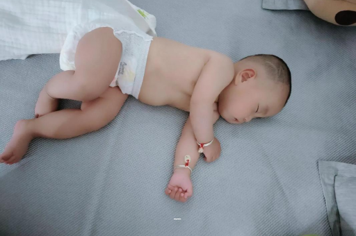 成都宝宝先长上牙还是下牙